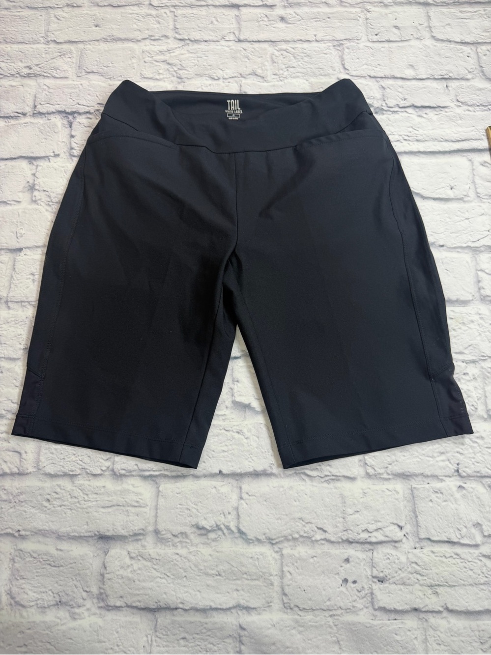 Tail Black Women's Bermuda Golf Shorts. Size 4.